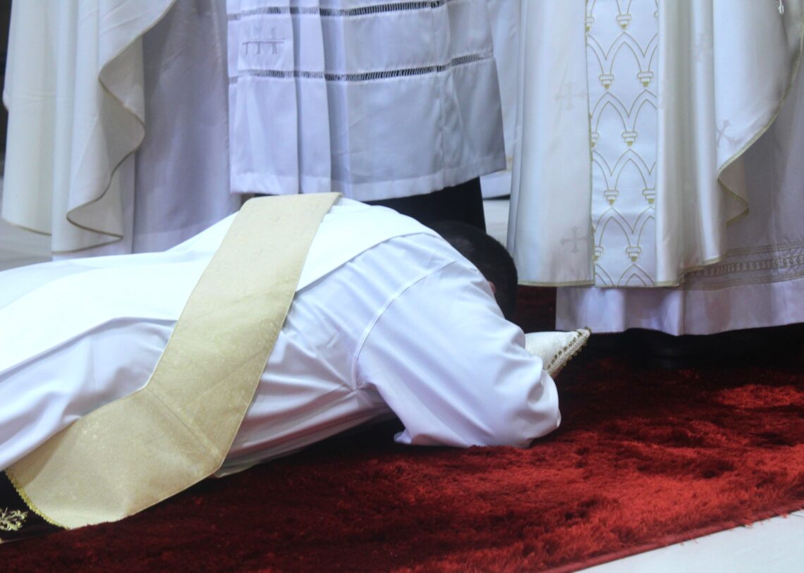 Padre Daniel é ordenado na Matriz Senhor Bom Jesus