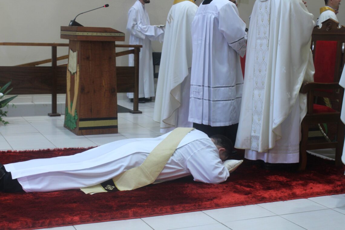 Padre Daniel é ordenado na Matriz Senhor Bom Jesus