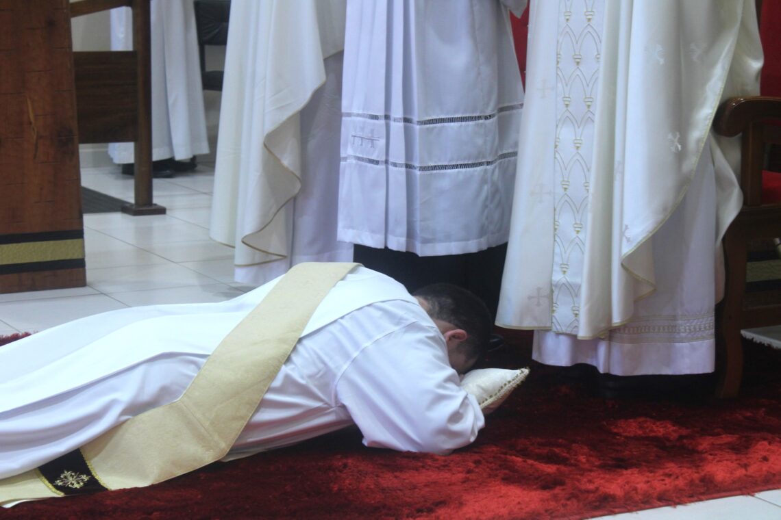 Padre Daniel é ordenado na Matriz Senhor Bom Jesus