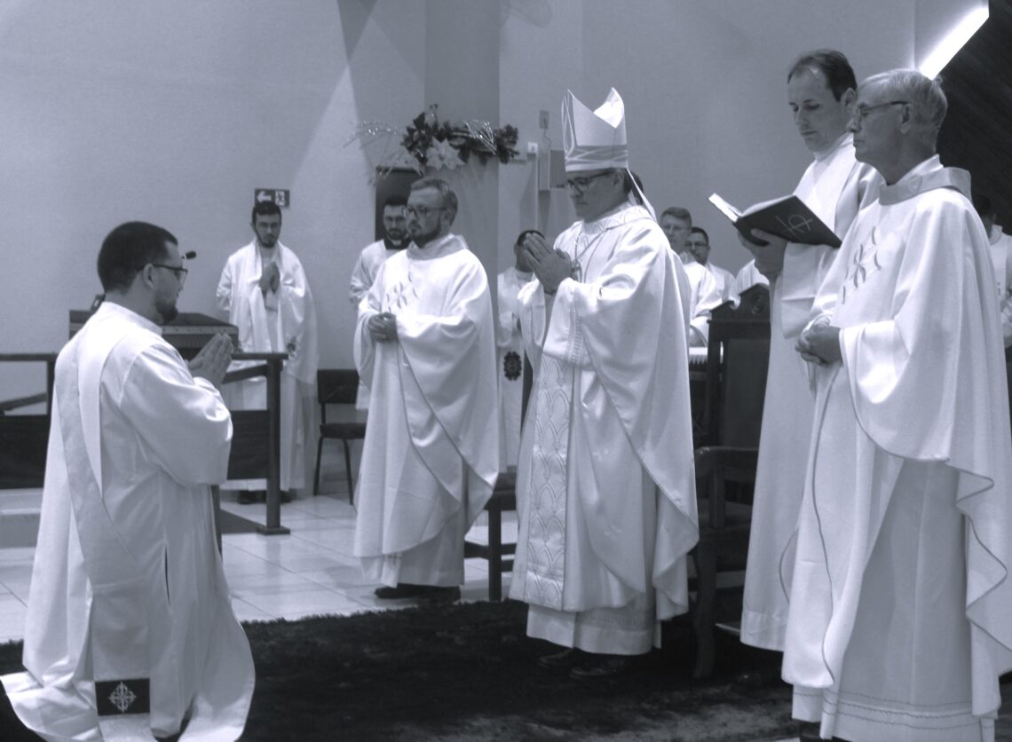 Padre Daniel é ordenado na Matriz Senhor Bom Jesus