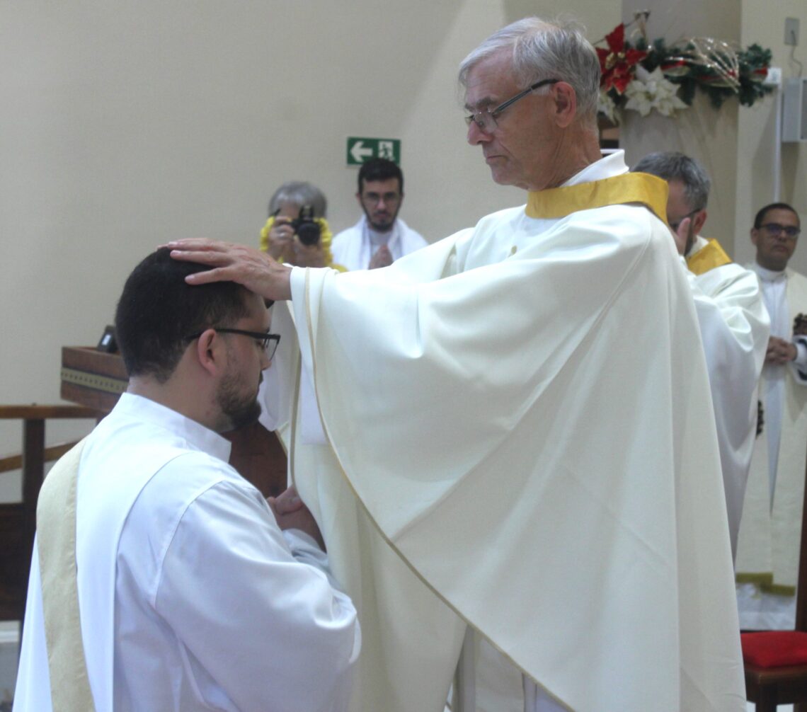 Padre Daniel é ordenado na Matriz Senhor Bom Jesus