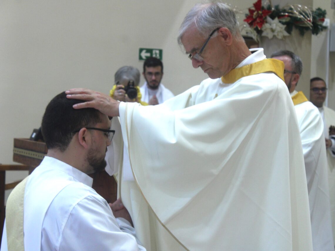 Padre Daniel é ordenado na Matriz Senhor Bom Jesus