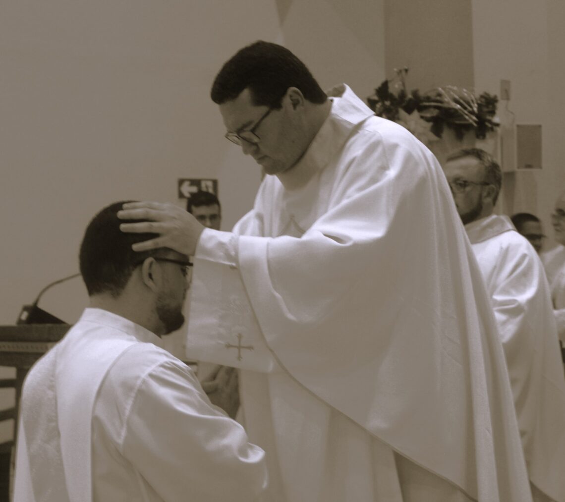 Padre Daniel é ordenado na Matriz Senhor Bom Jesus
