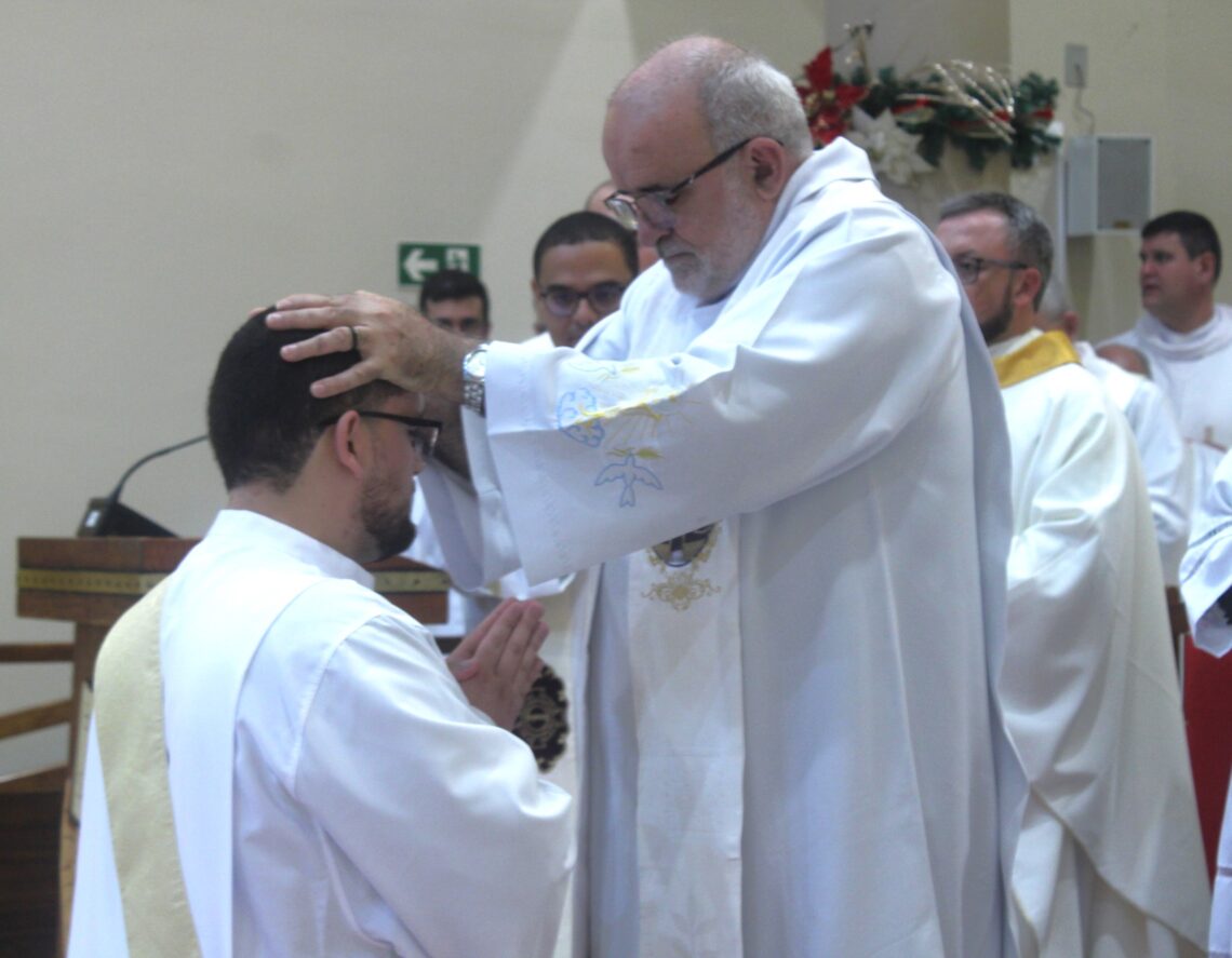 Padre Daniel é ordenado na Matriz Senhor Bom Jesus