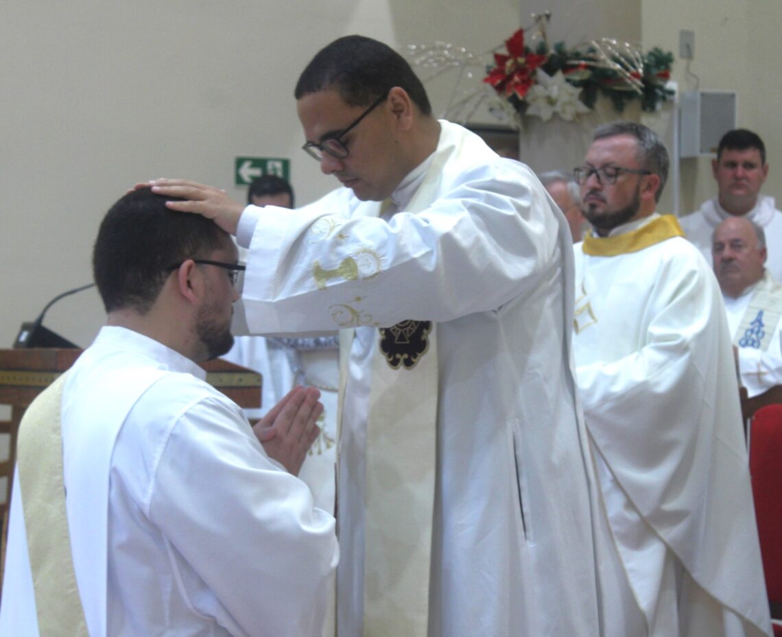 Padre Daniel é ordenado na Matriz Senhor Bom Jesus