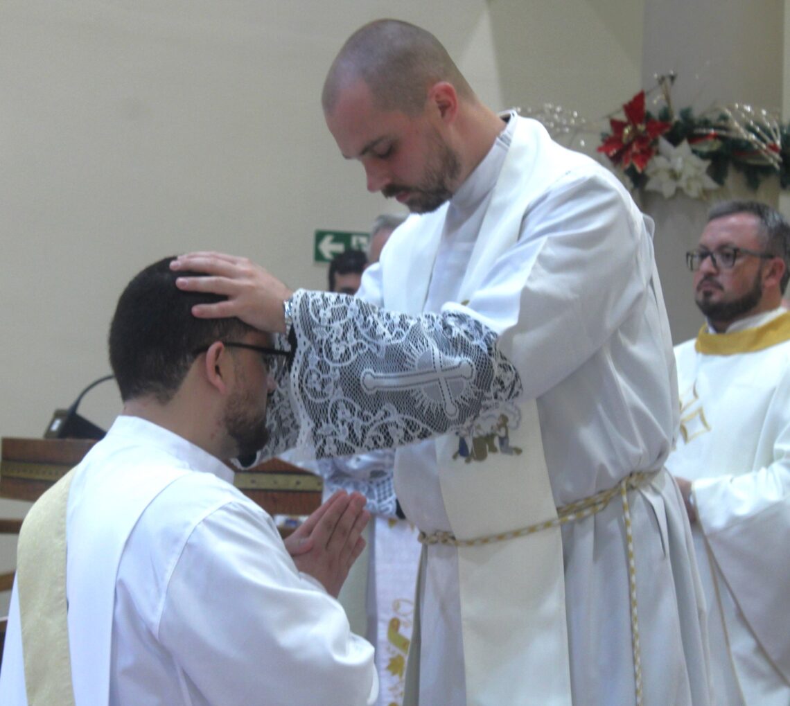 Padre Daniel é ordenado na Matriz Senhor Bom Jesus