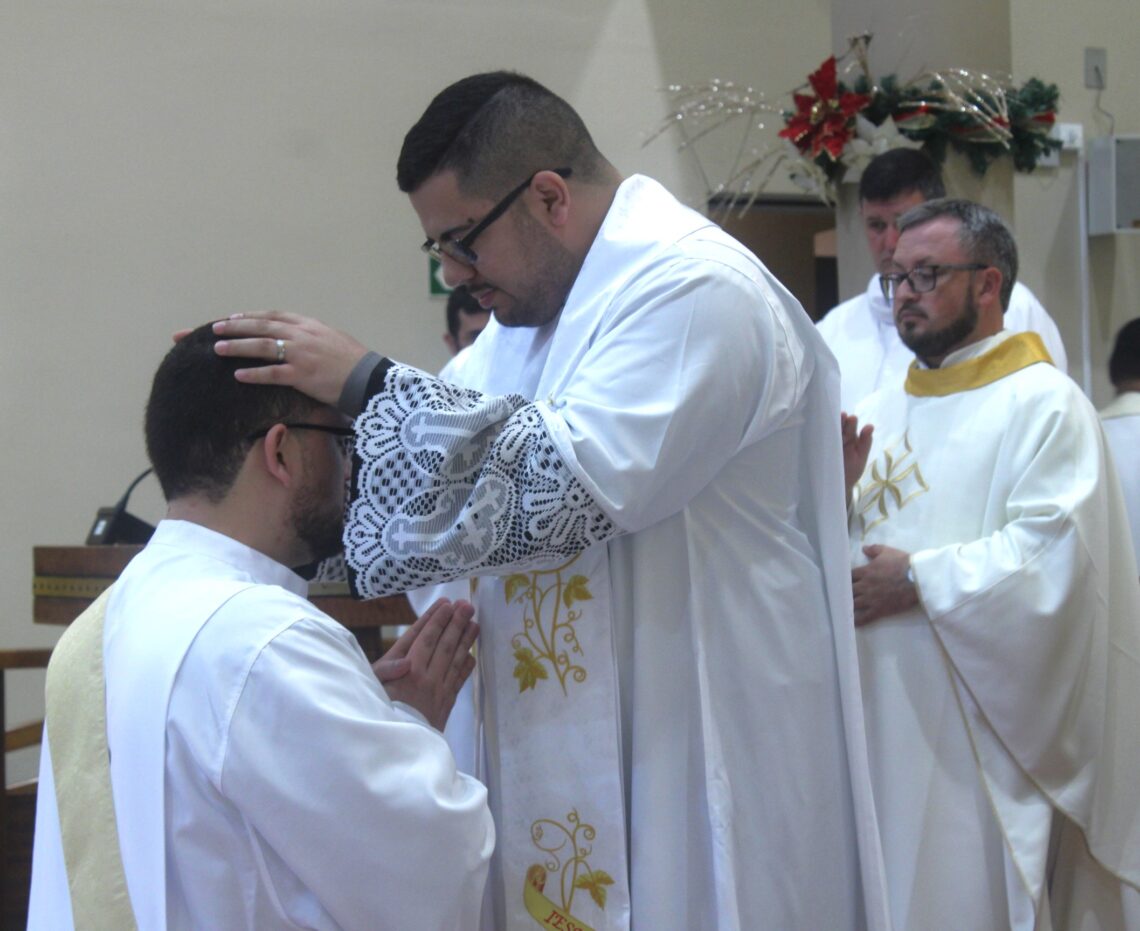 Padre Daniel é ordenado na Matriz Senhor Bom Jesus