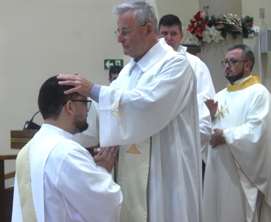 Padre Daniel é ordenado na Matriz Senhor Bom Jesus