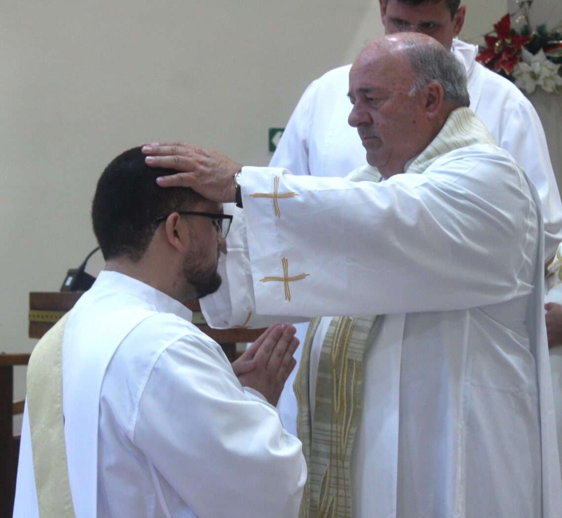 Padre Daniel é ordenado na Matriz Senhor Bom Jesus