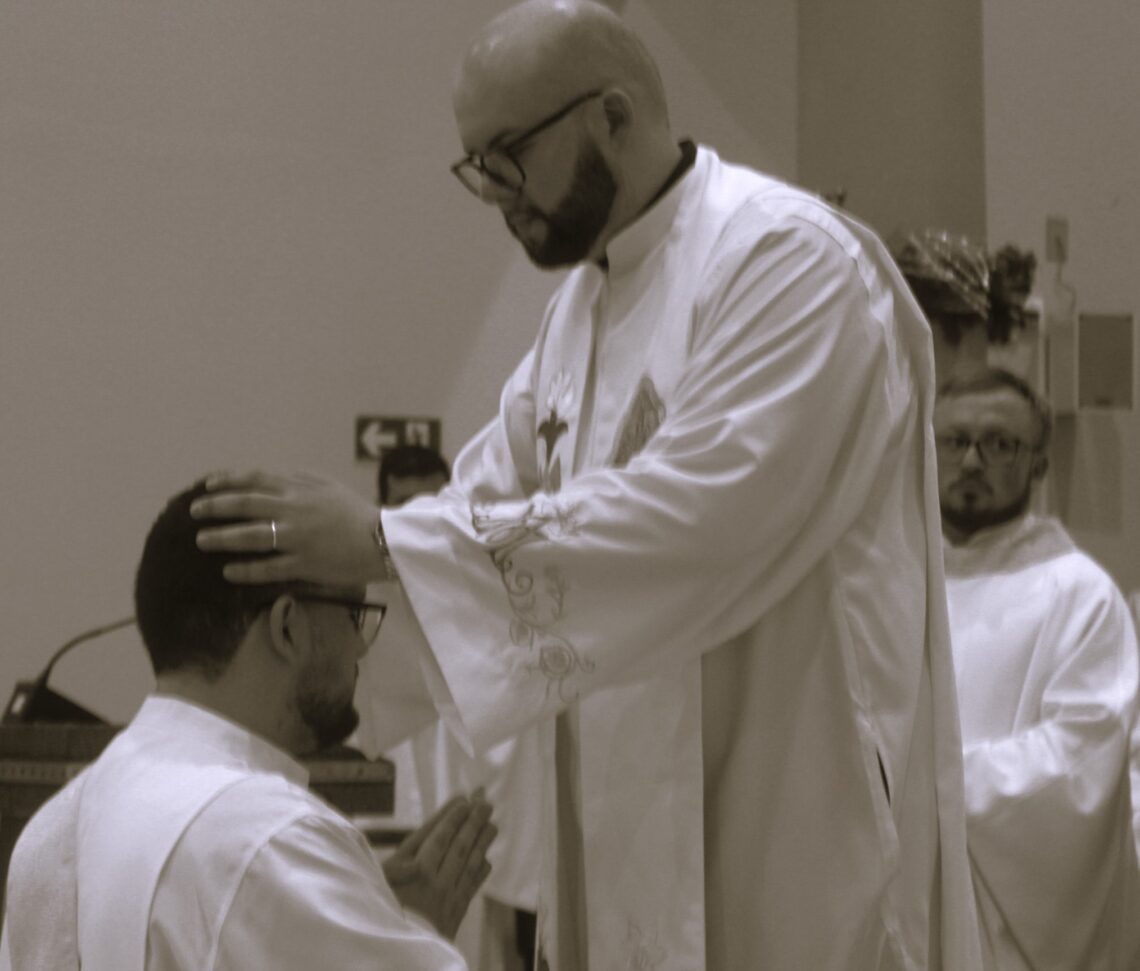 Padre Daniel é ordenado na Matriz Senhor Bom Jesus