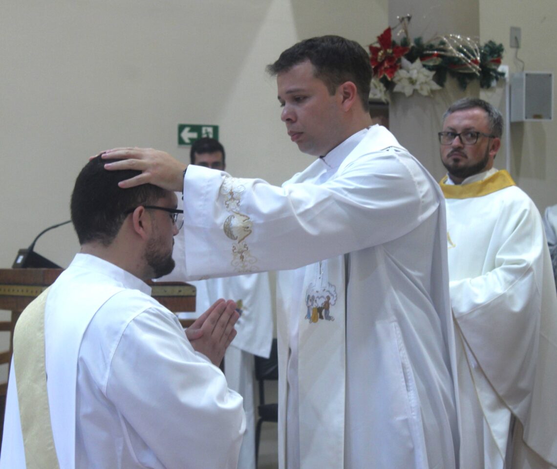 Padre Daniel é ordenado na Matriz Senhor Bom Jesus