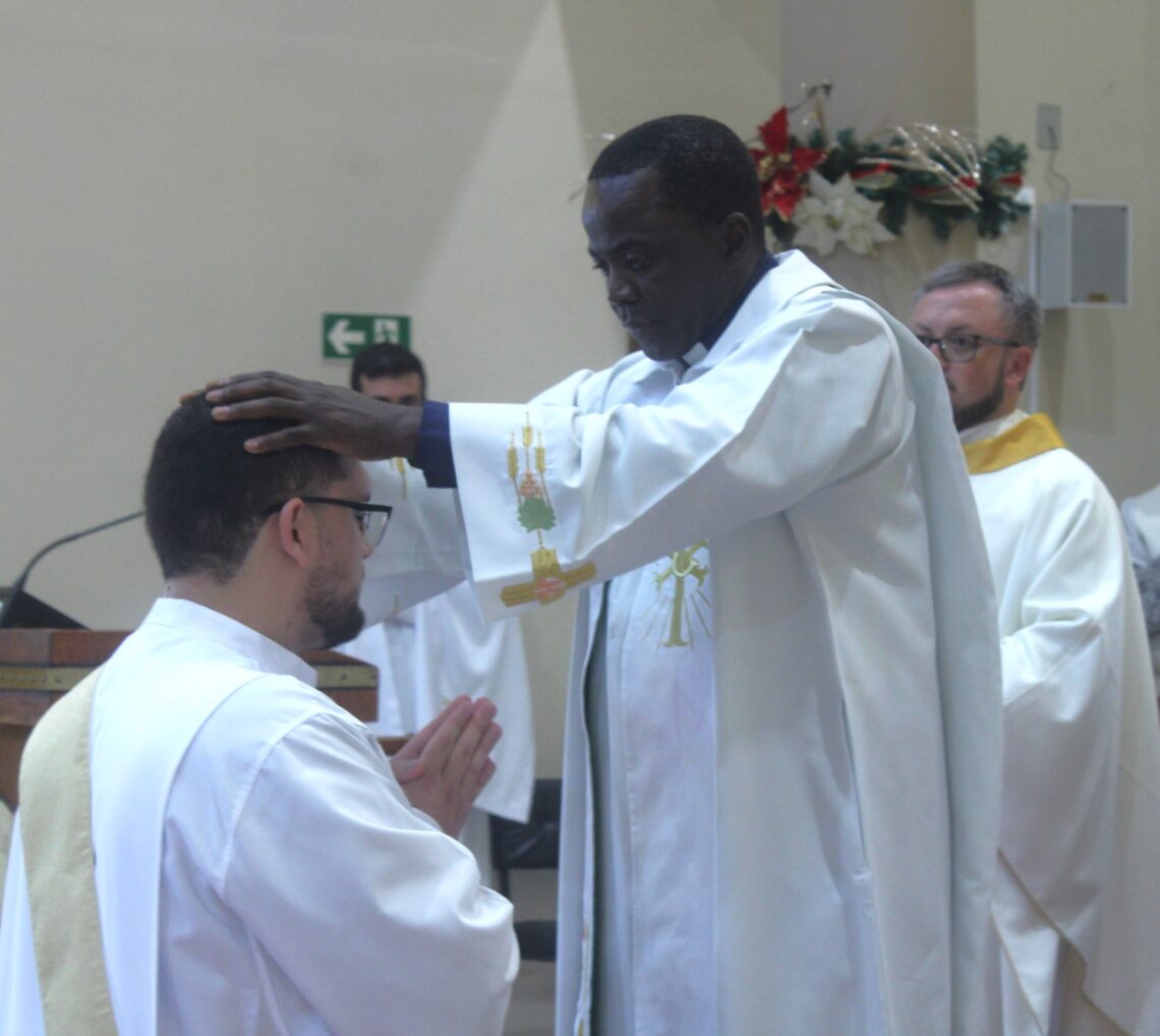 Padre Daniel é ordenado na Matriz Senhor Bom Jesus