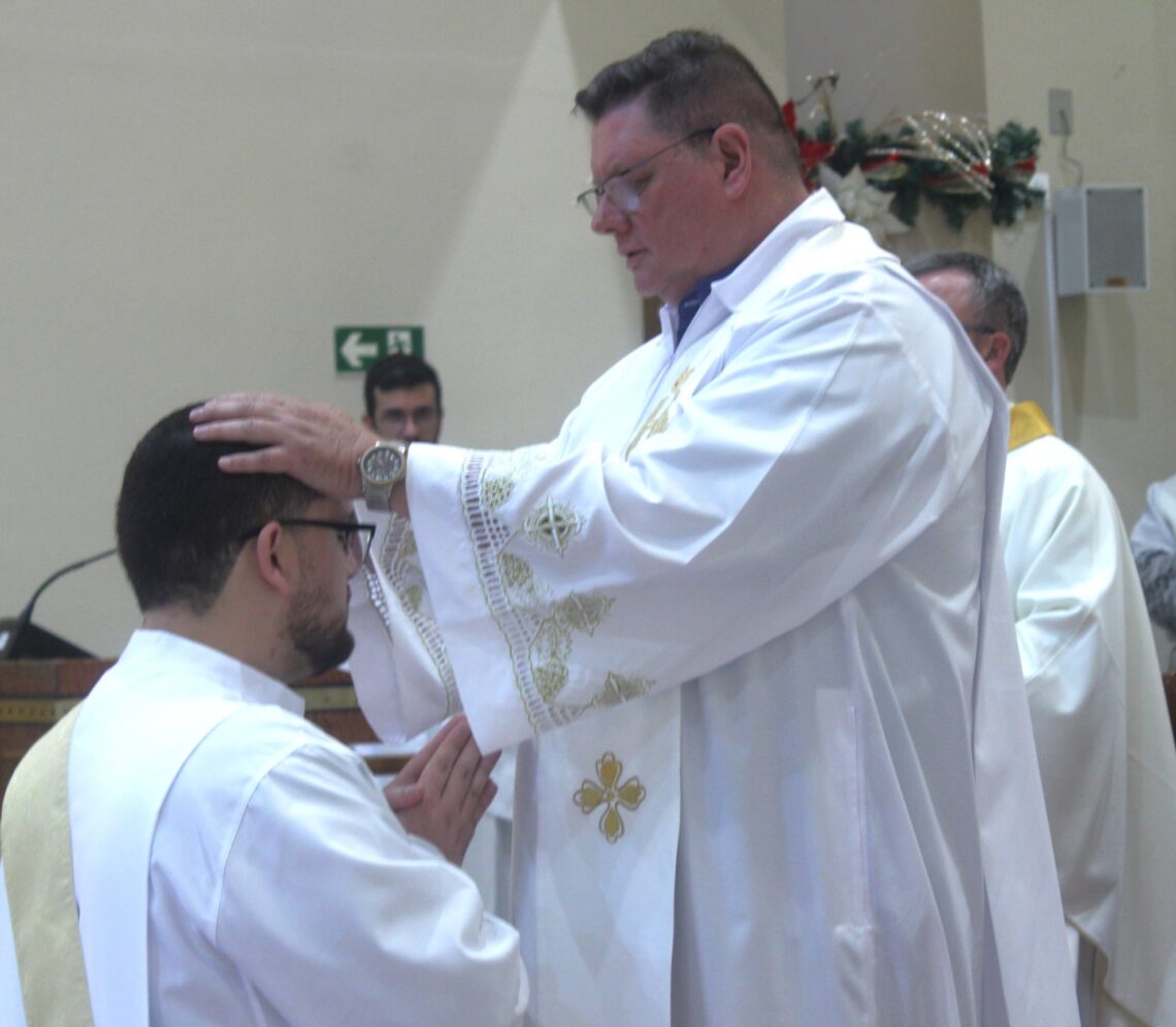 Padre Daniel é ordenado na Matriz Senhor Bom Jesus