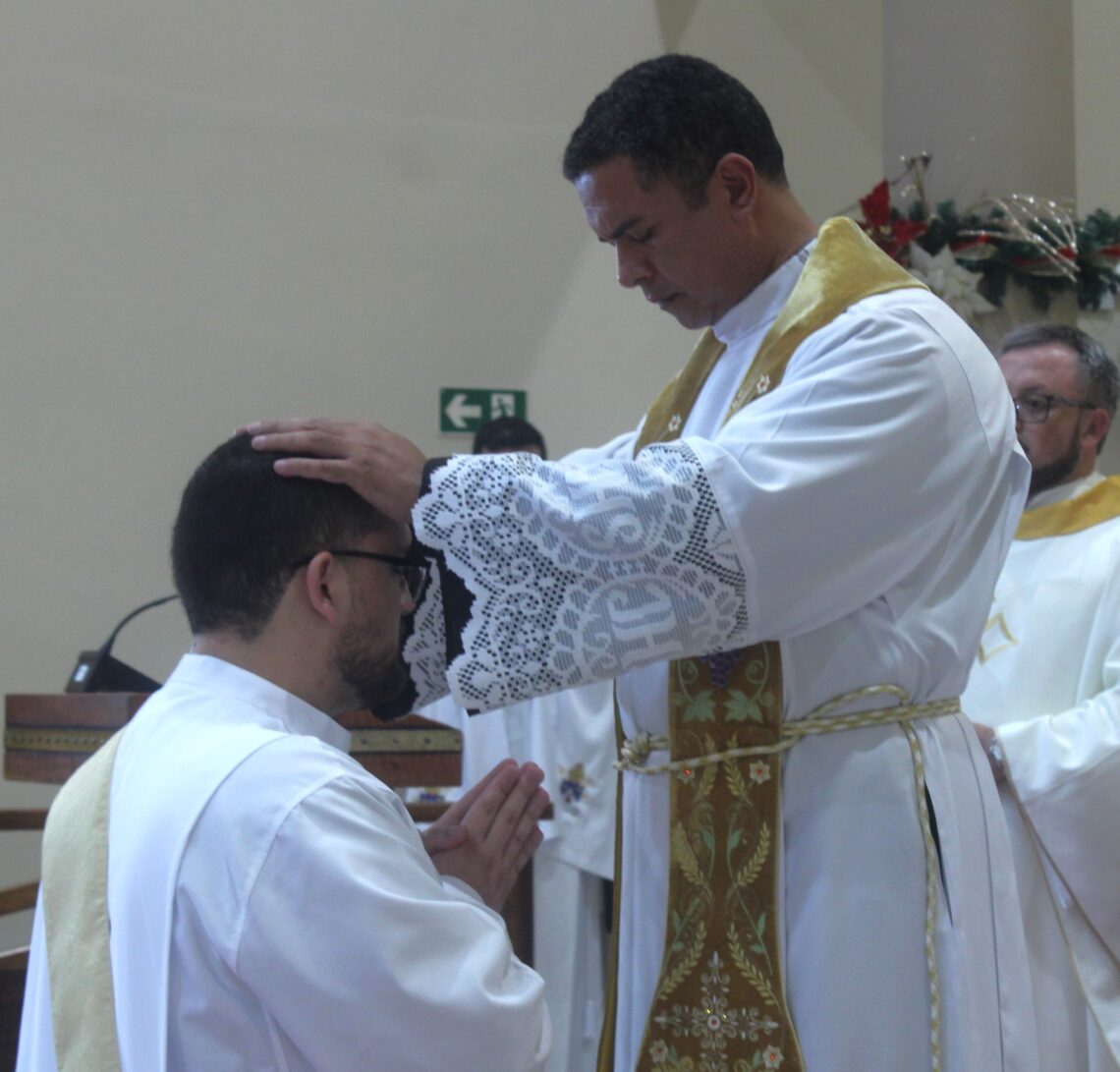 Padre Daniel é ordenado na Matriz Senhor Bom Jesus