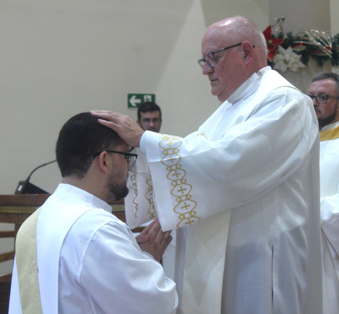 Padre Daniel é ordenado na Matriz Senhor Bom Jesus