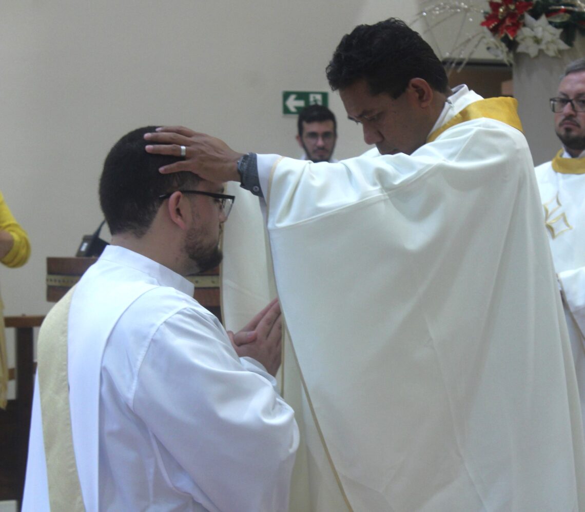 Padre Daniel é ordenado na Matriz Senhor Bom Jesus