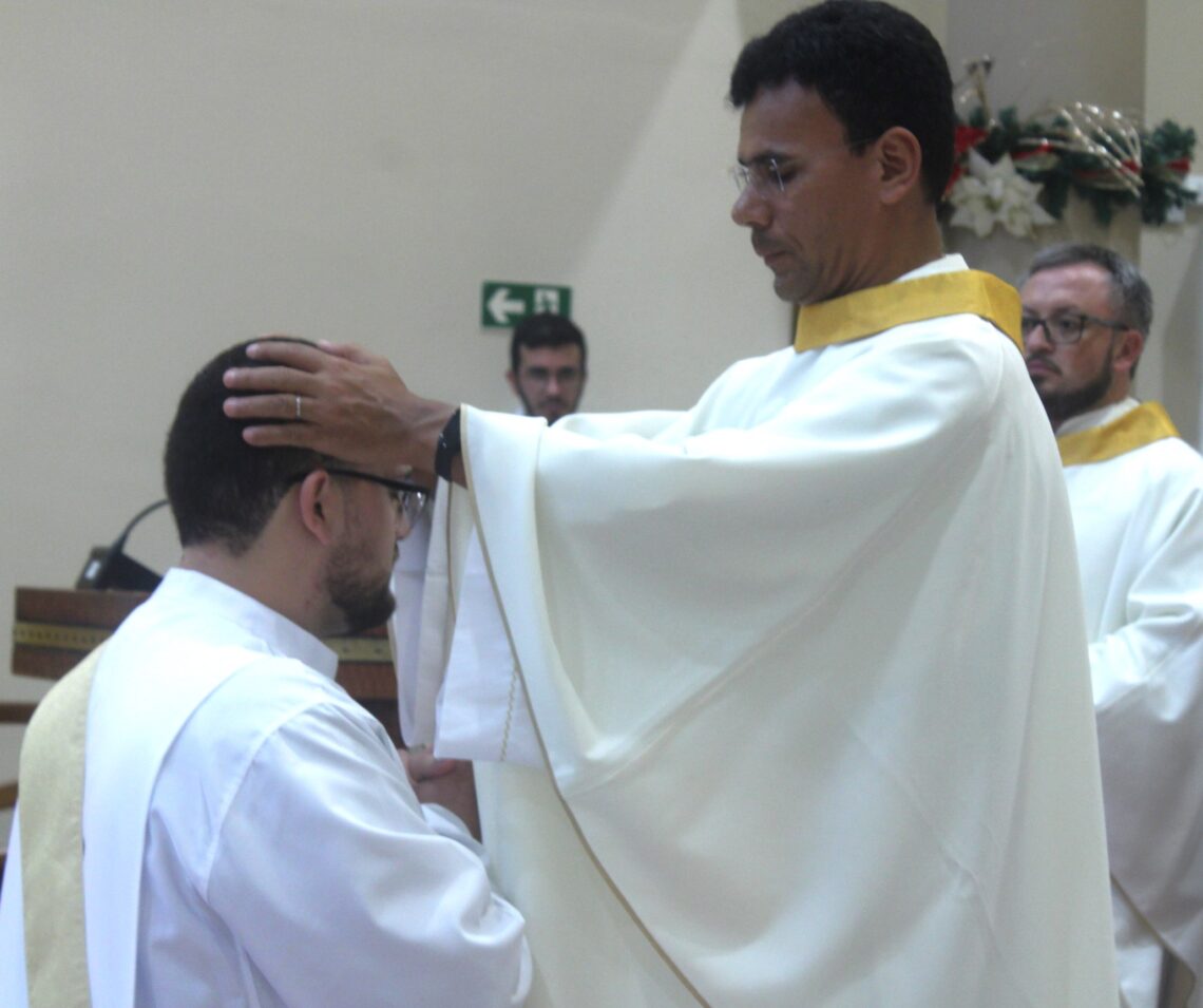 Padre Daniel é ordenado na Matriz Senhor Bom Jesus