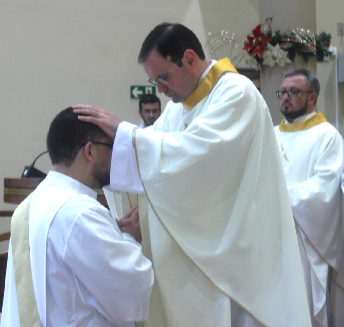 Padre Daniel é ordenado na Matriz Senhor Bom Jesus