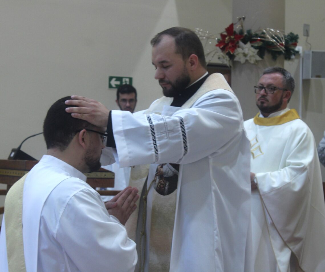 Padre Daniel é ordenado na Matriz Senhor Bom Jesus