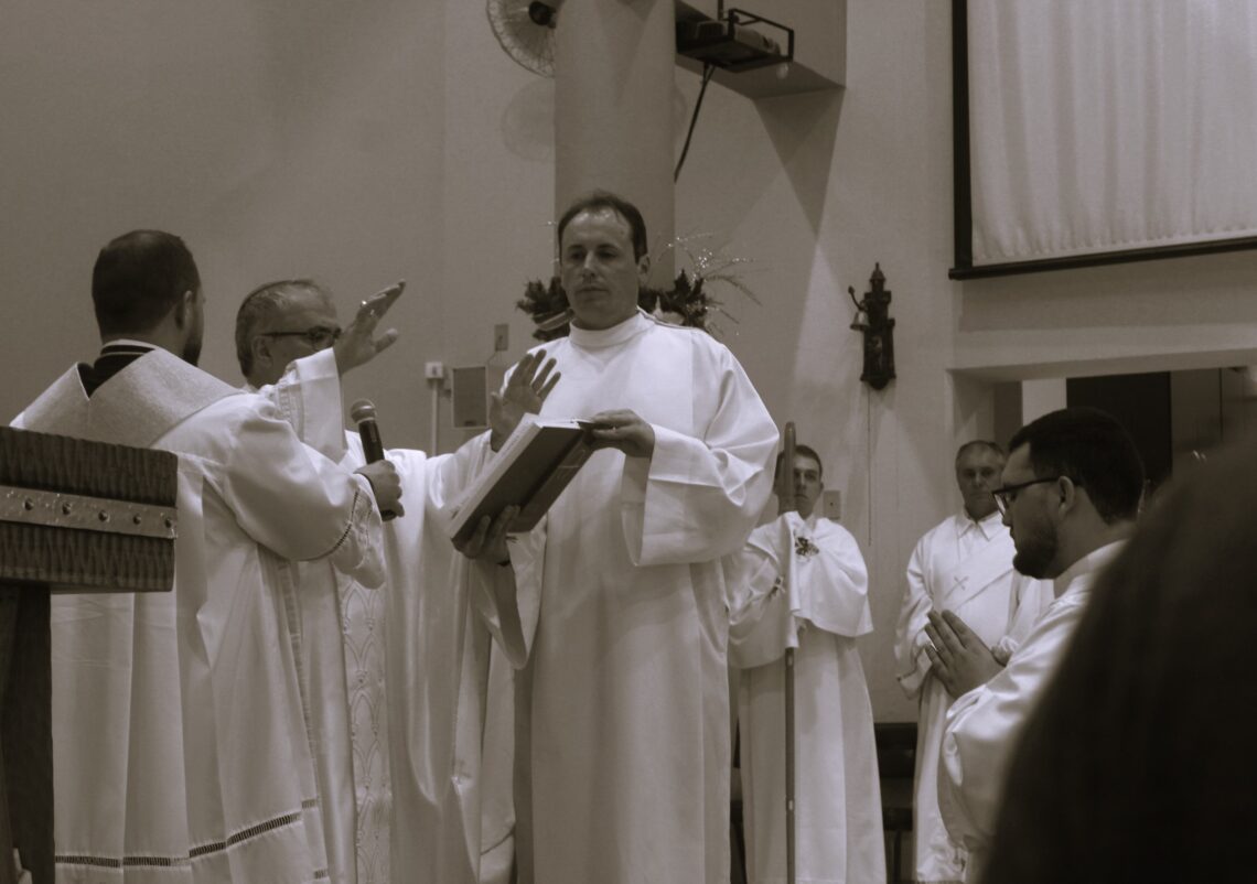 Padre Daniel é ordenado na Matriz Senhor Bom Jesus