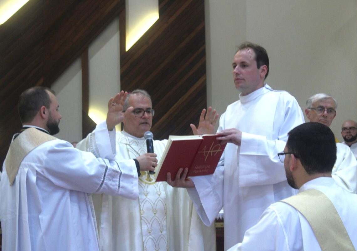 Padre Daniel é ordenado na Matriz Senhor Bom Jesus