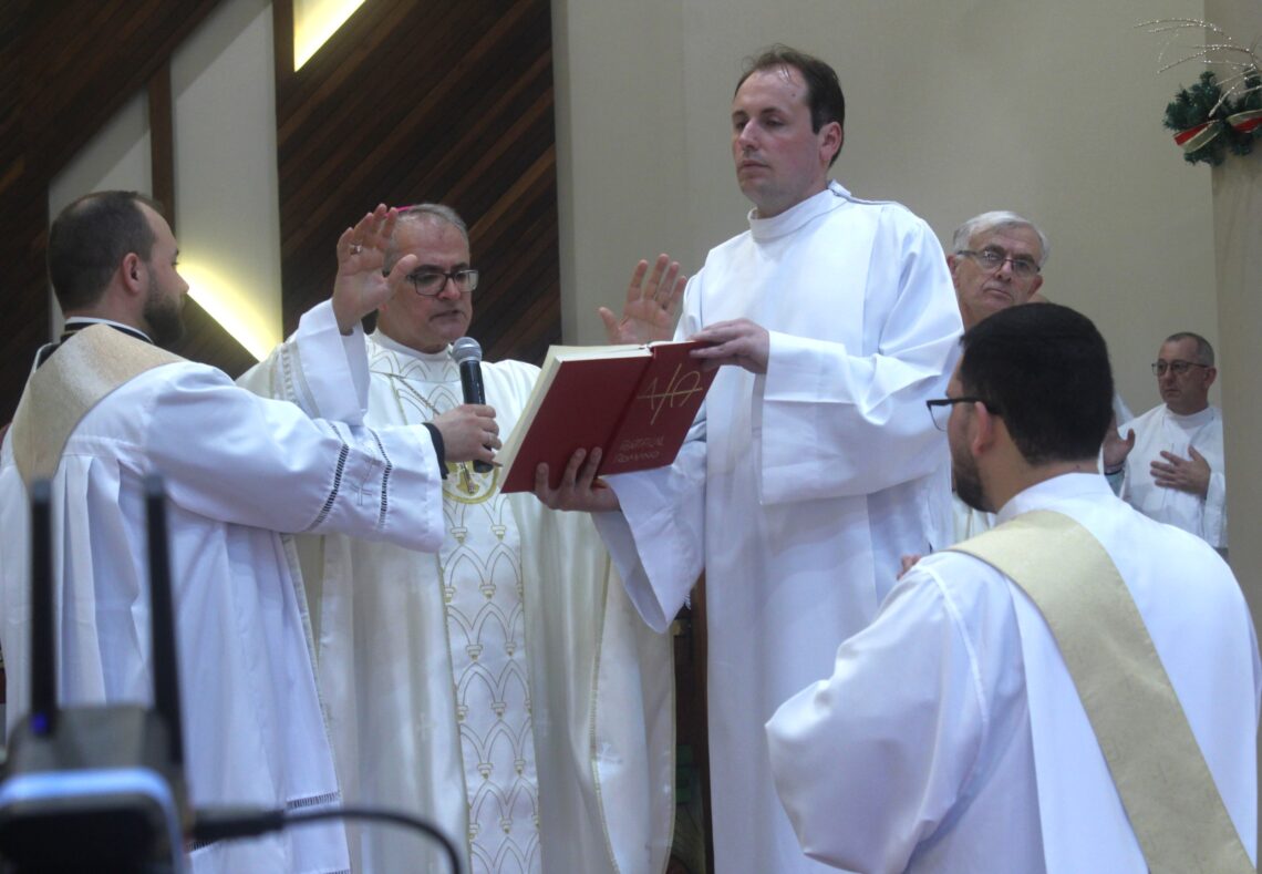 Padre Daniel é ordenado na Matriz Senhor Bom Jesus