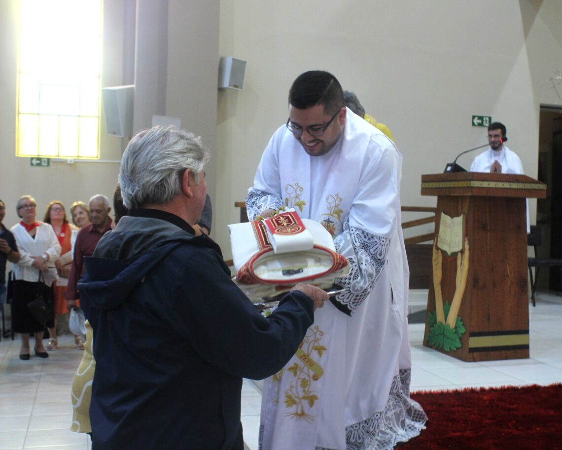 Padre Daniel é ordenado na Matriz Senhor Bom Jesus