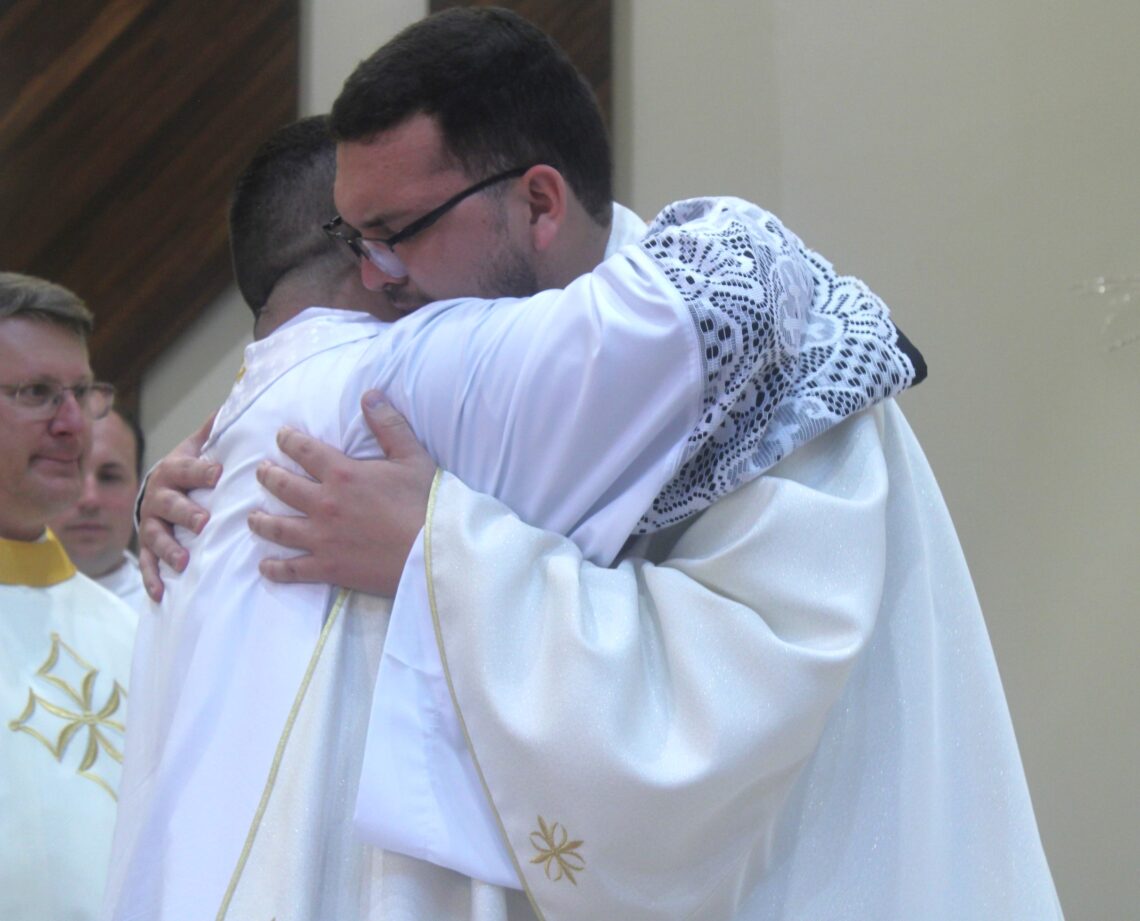 Padre Daniel é ordenado na Matriz Senhor Bom Jesus