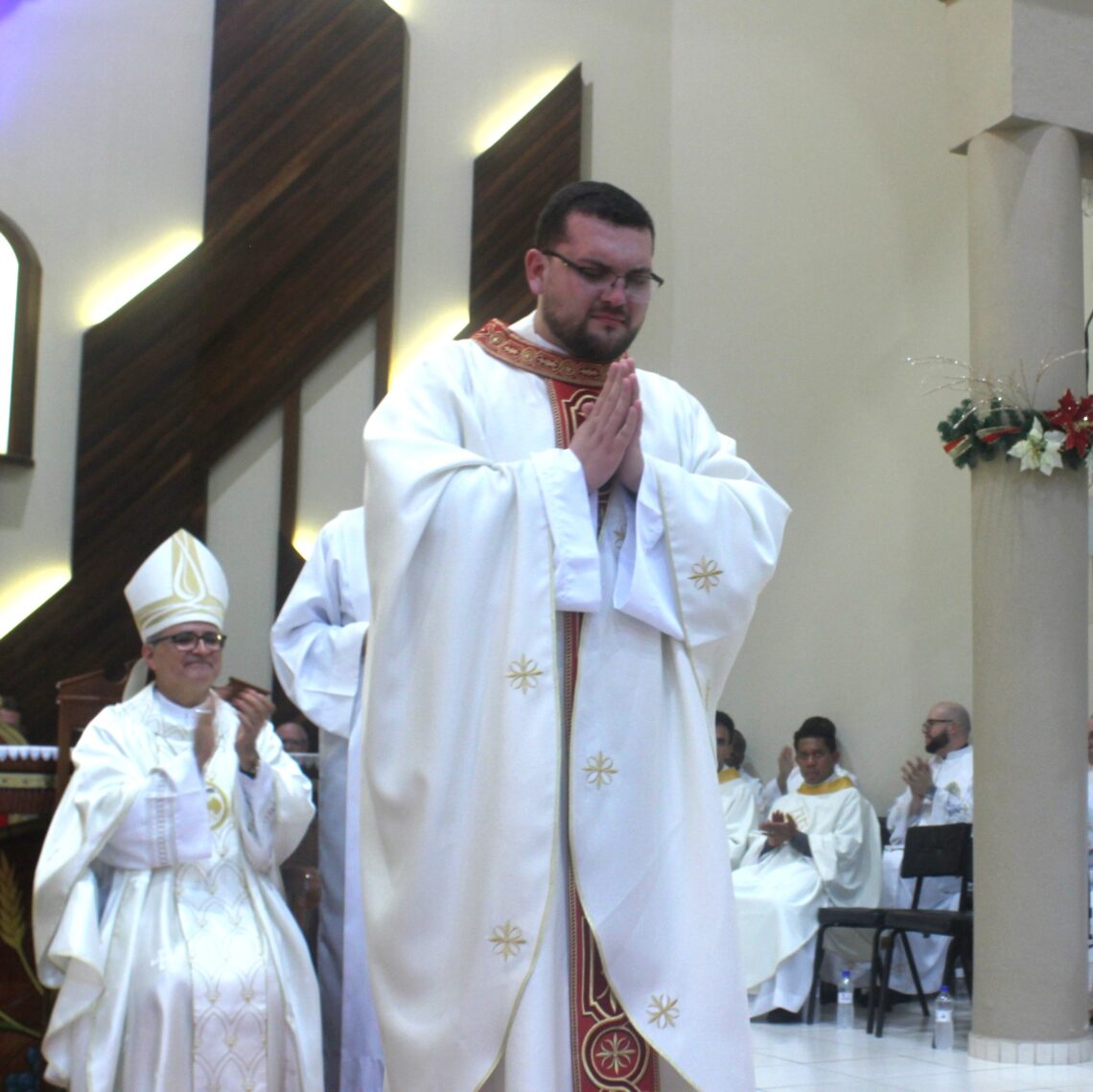 Padre Daniel é ordenado na Matriz Senhor Bom Jesus