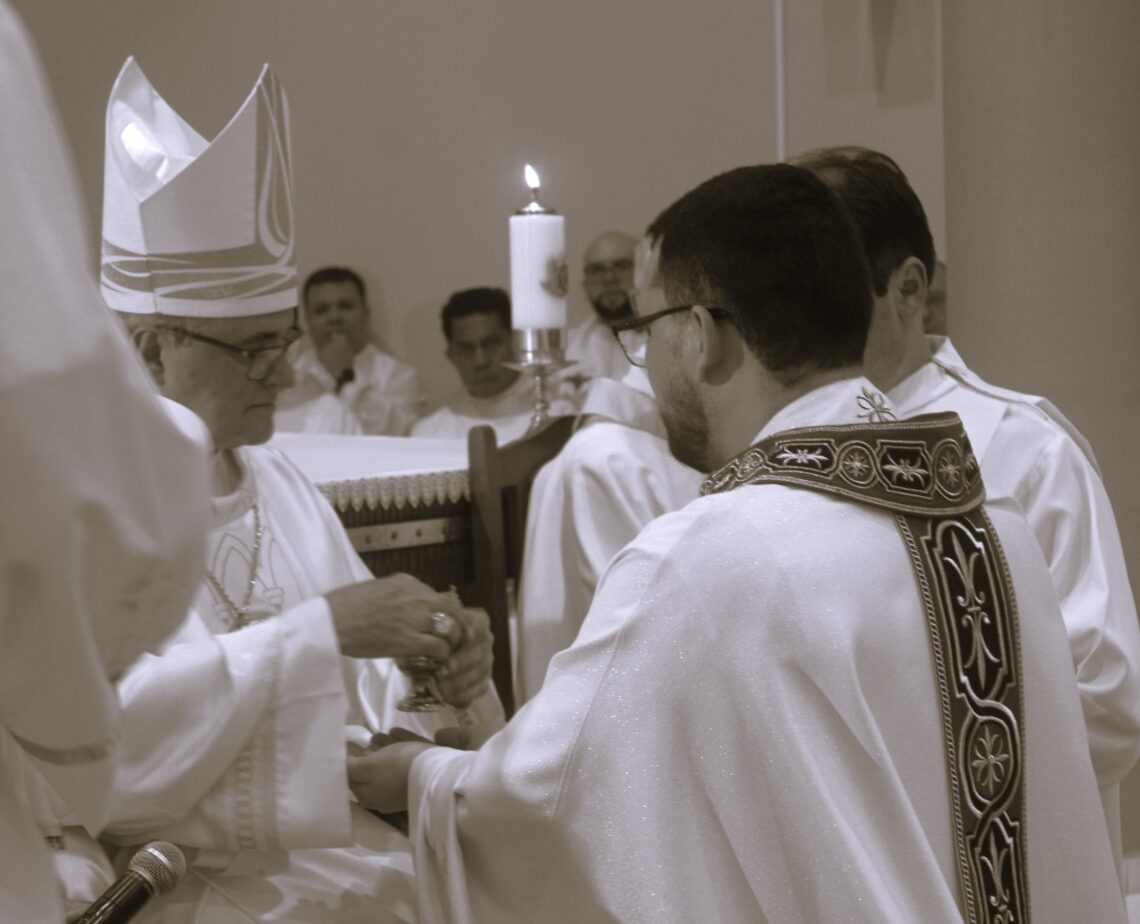 Padre Daniel é ordenado na Matriz Senhor Bom Jesus