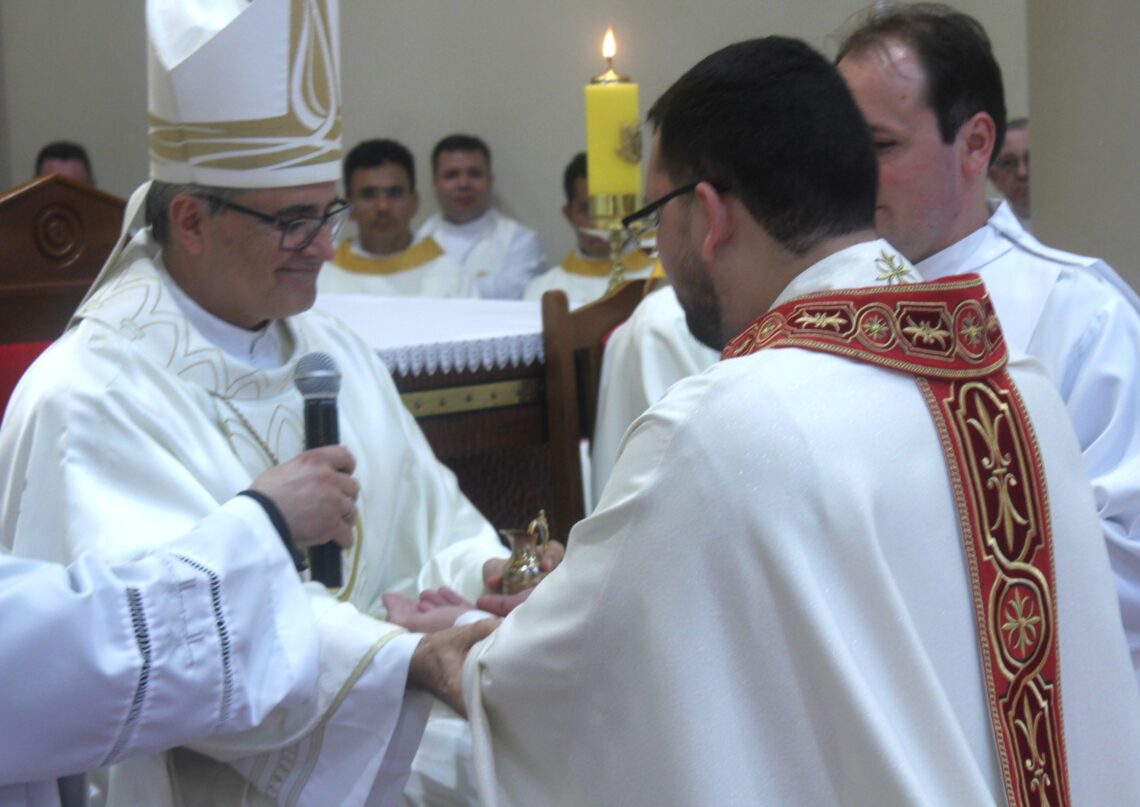Padre Daniel é ordenado na Matriz Senhor Bom Jesus