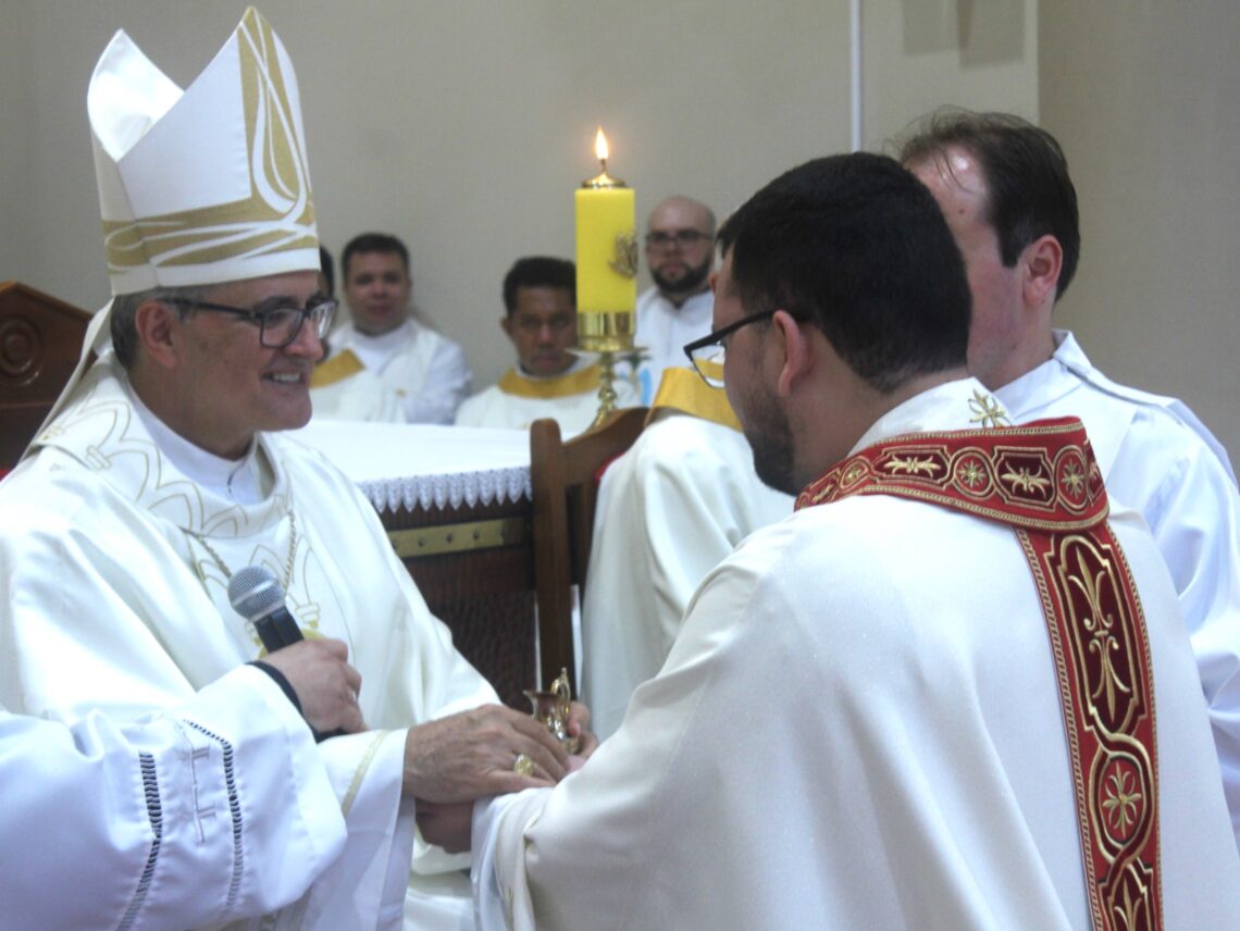 Padre Daniel é ordenado na Matriz Senhor Bom Jesus