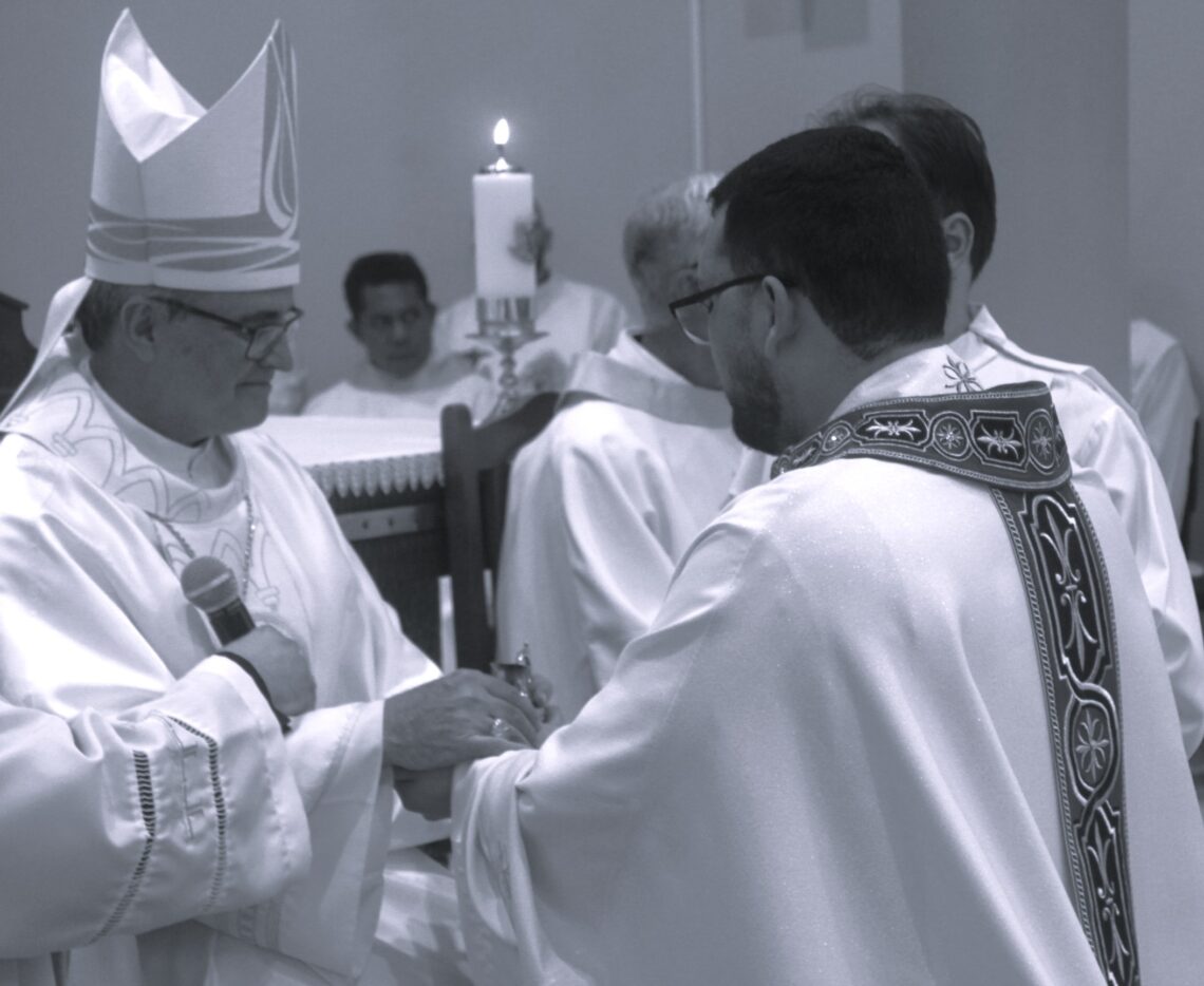 Padre Daniel é ordenado na Matriz Senhor Bom Jesus