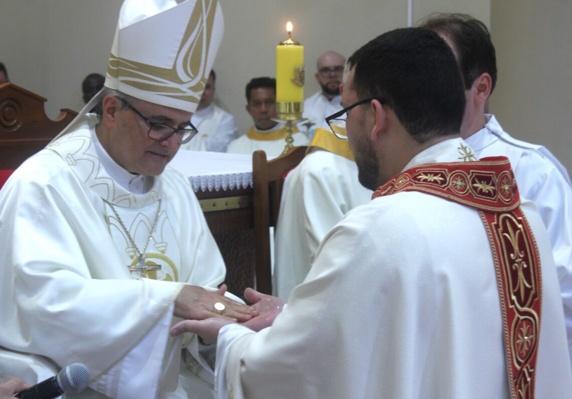 Padre Daniel é ordenado na Matriz Senhor Bom Jesus