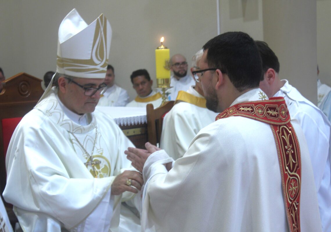 Padre Daniel é ordenado na Matriz Senhor Bom Jesus