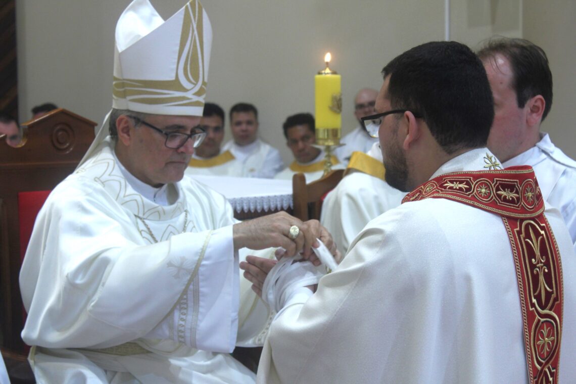 Padre Daniel é ordenado na Matriz Senhor Bom Jesus