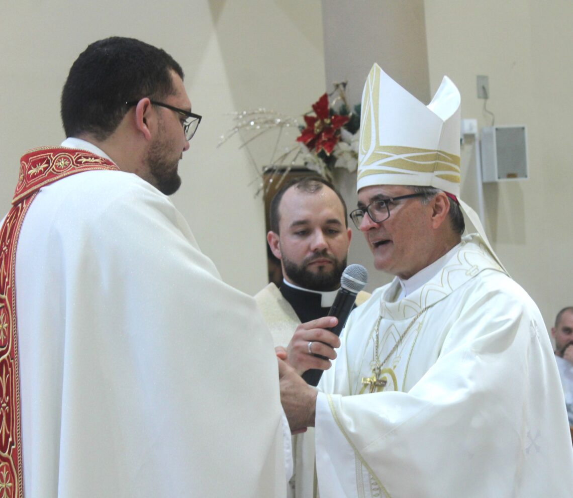 Padre Daniel é ordenado na Matriz Senhor Bom Jesus