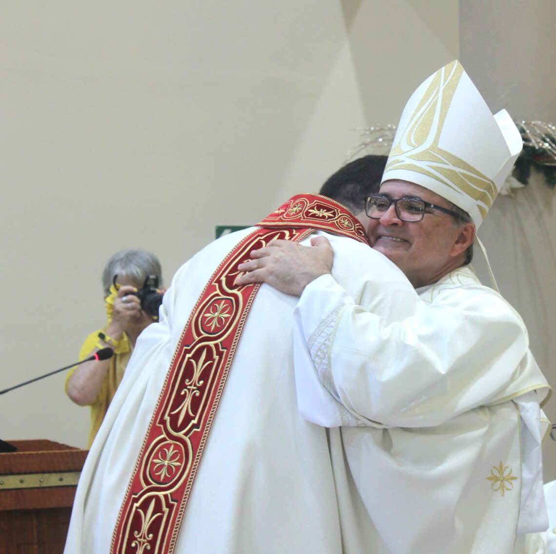 Padre Daniel é ordenado na Matriz Senhor Bom Jesus