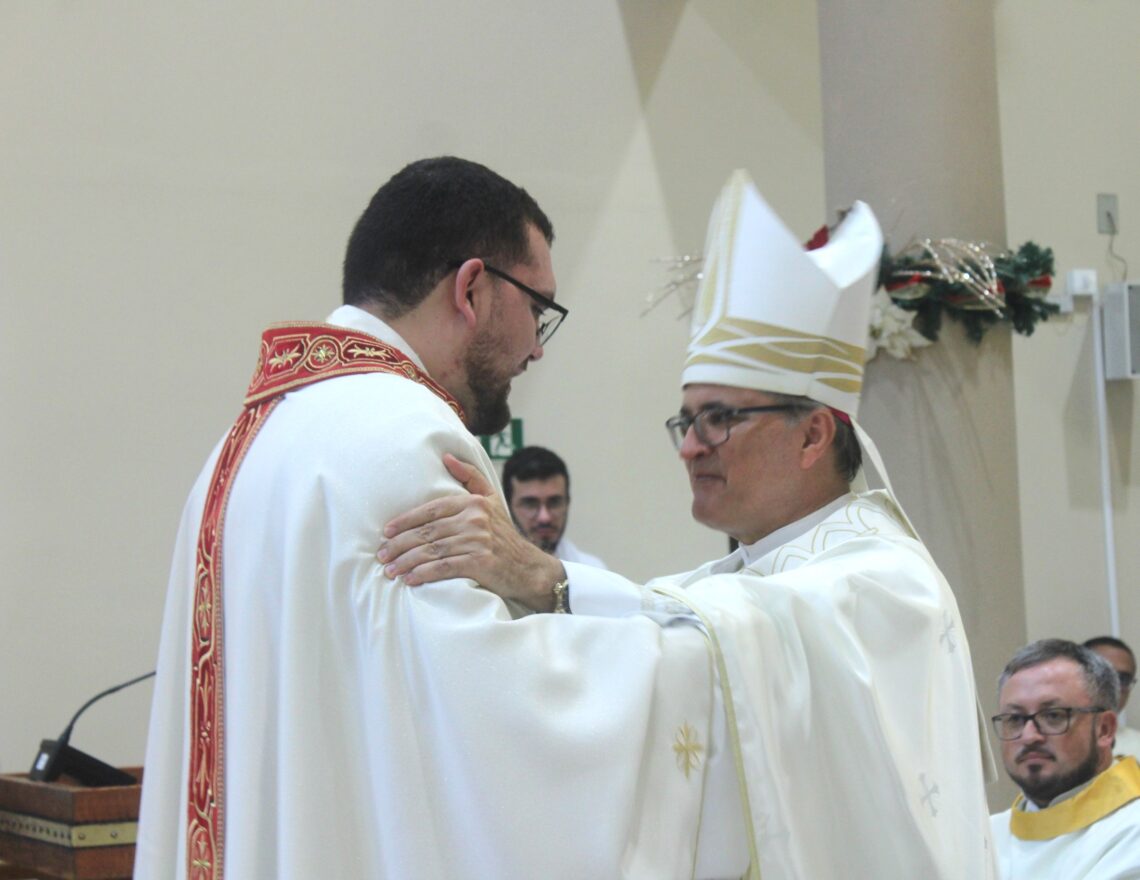 Padre Daniel é ordenado na Matriz Senhor Bom Jesus