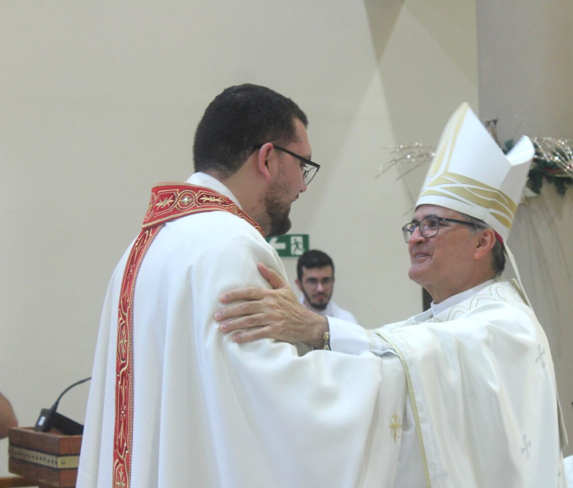 Padre Daniel é ordenado na Matriz Senhor Bom Jesus