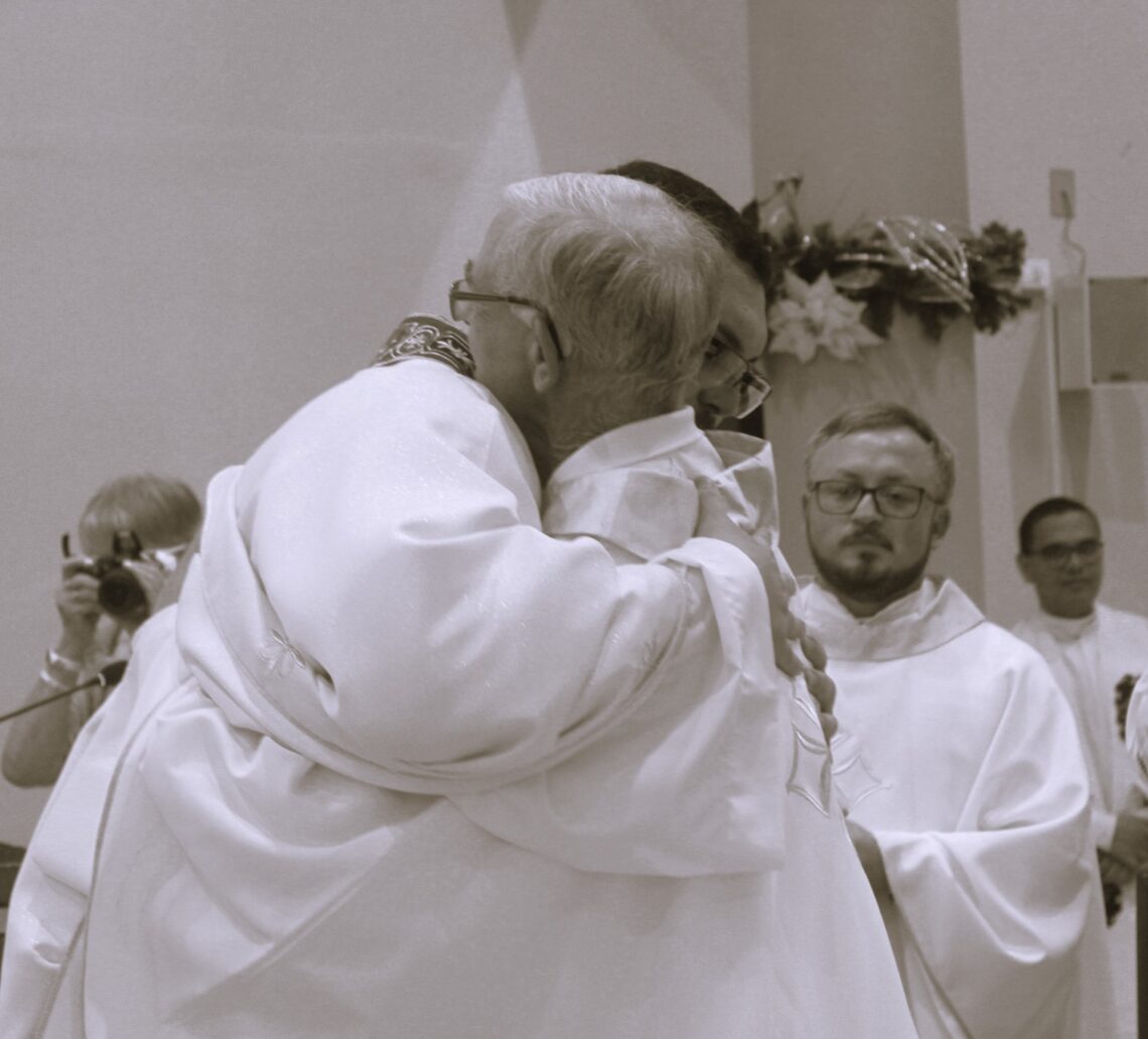 Padre Daniel é ordenado na Matriz Senhor Bom Jesus