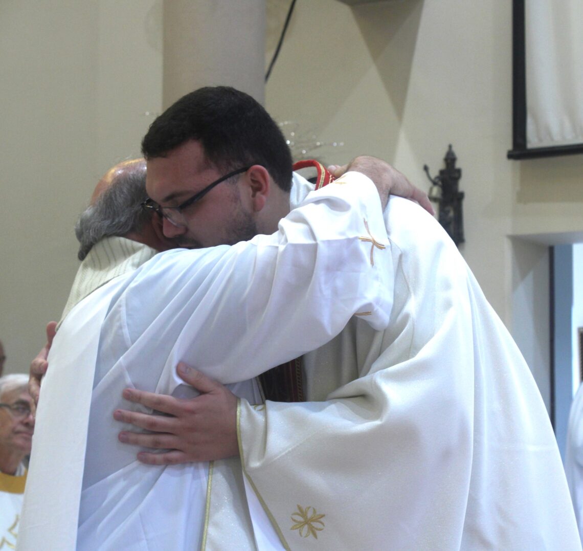 Padre Daniel é ordenado na Matriz Senhor Bom Jesus
