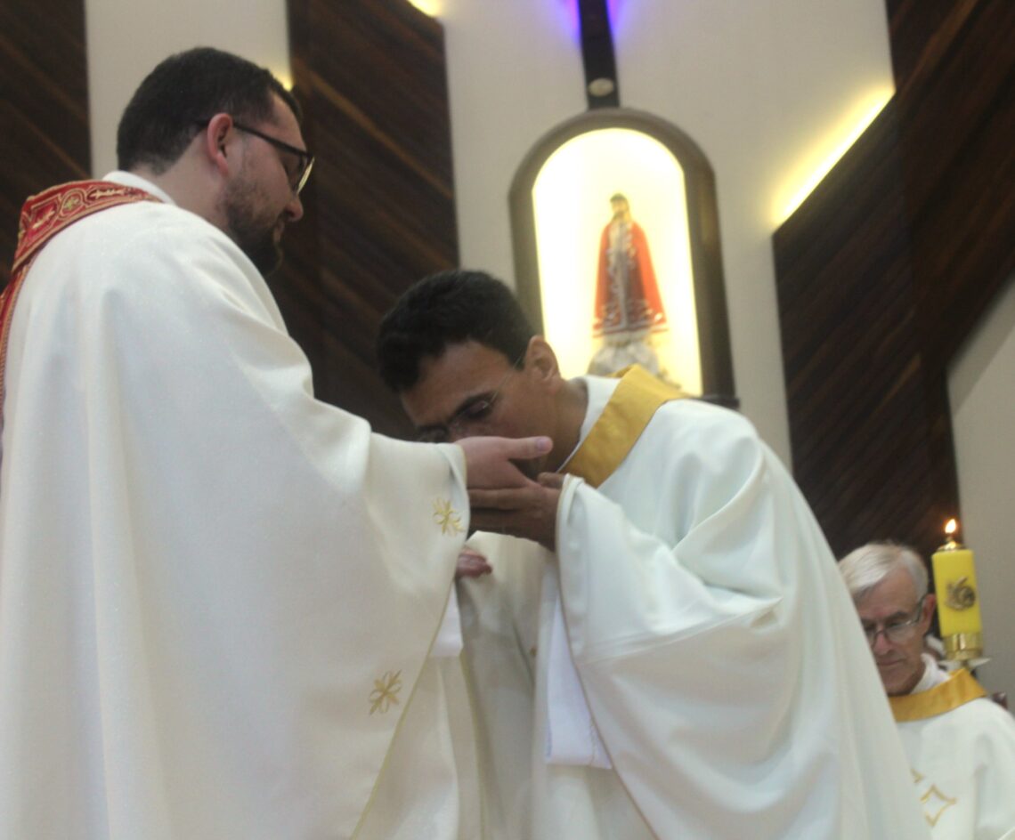 Padre Daniel é ordenado na Matriz Senhor Bom Jesus
