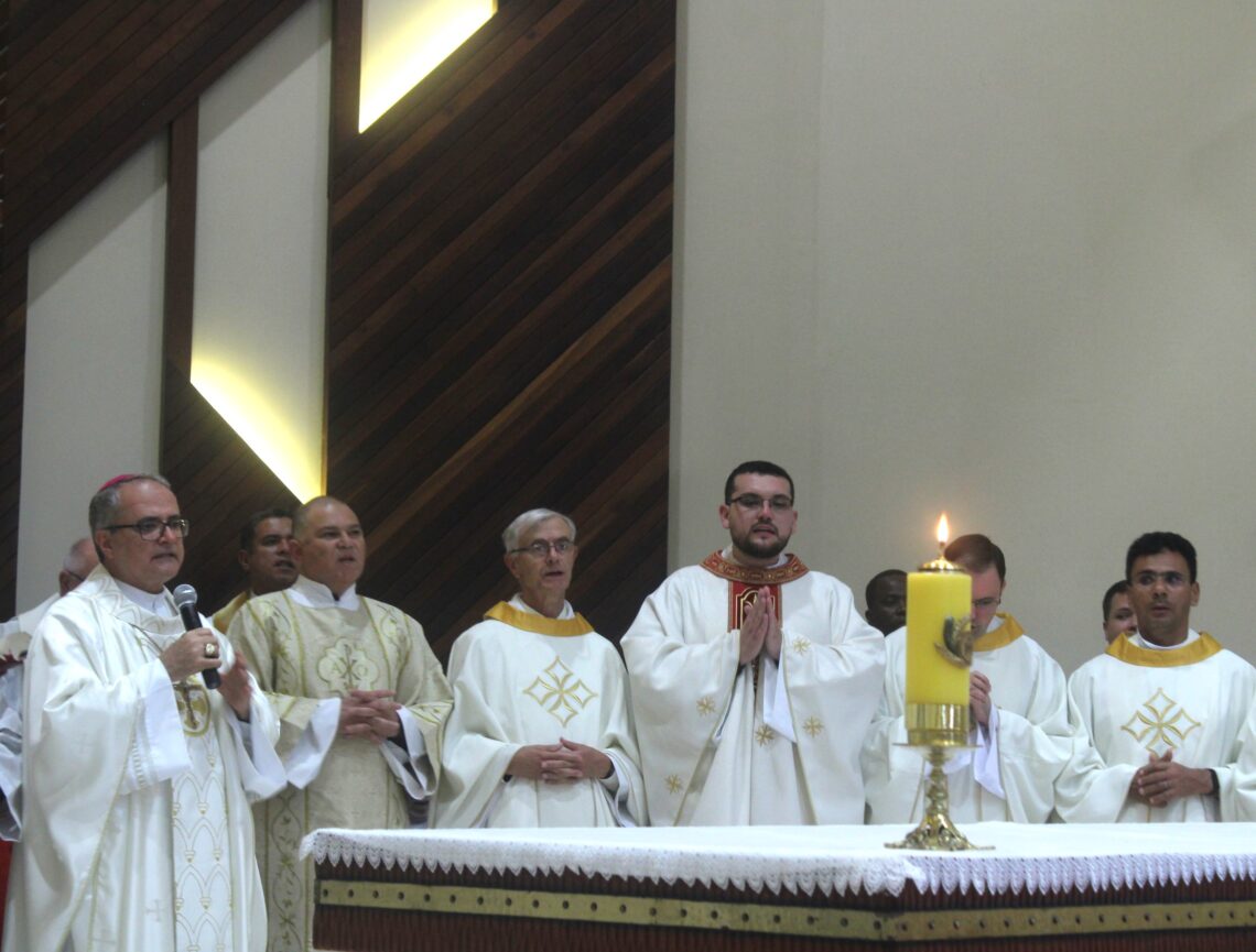 Padre Daniel é ordenado na Matriz Senhor Bom Jesus