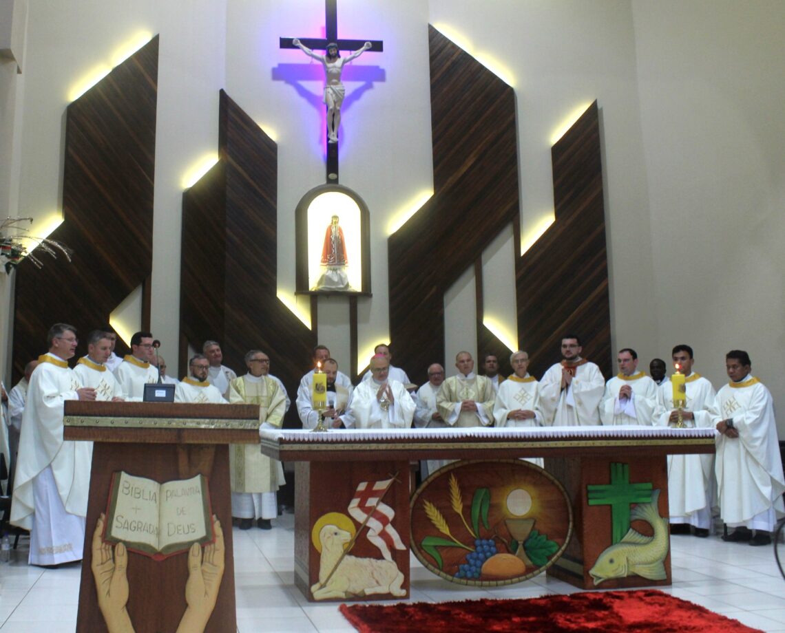 Padre Daniel é ordenado na Matriz Senhor Bom Jesus