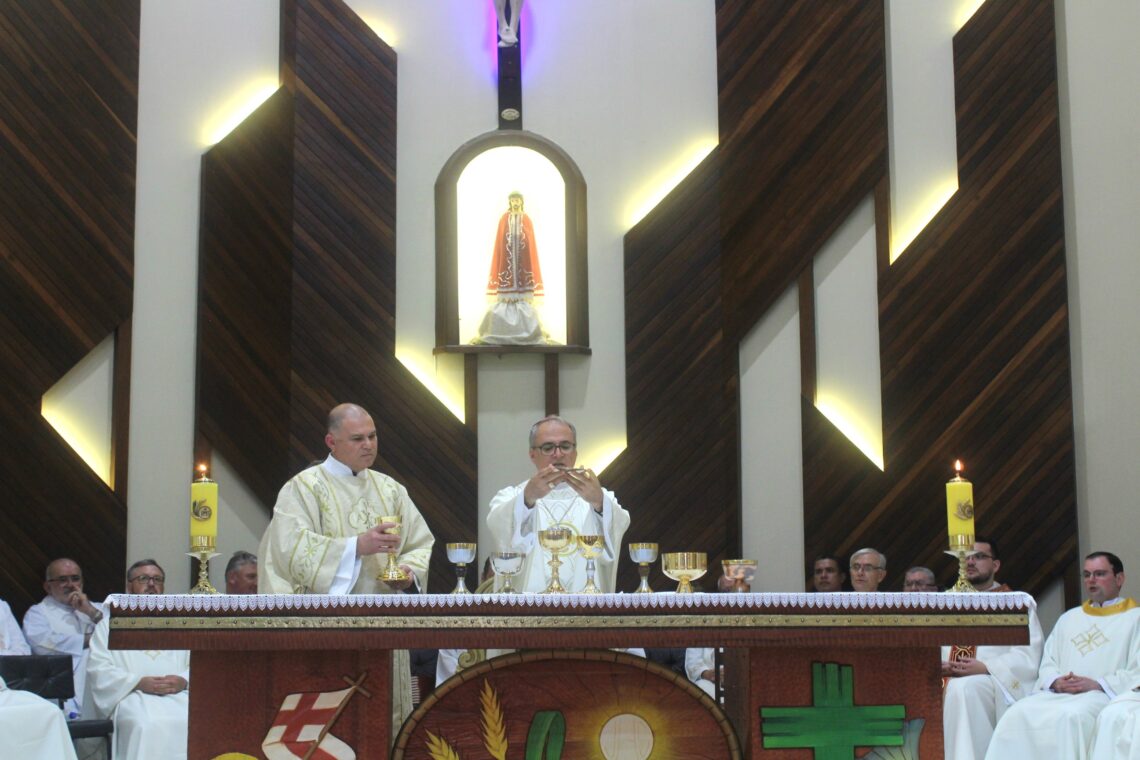 Padre Daniel é ordenado na Matriz Senhor Bom Jesus