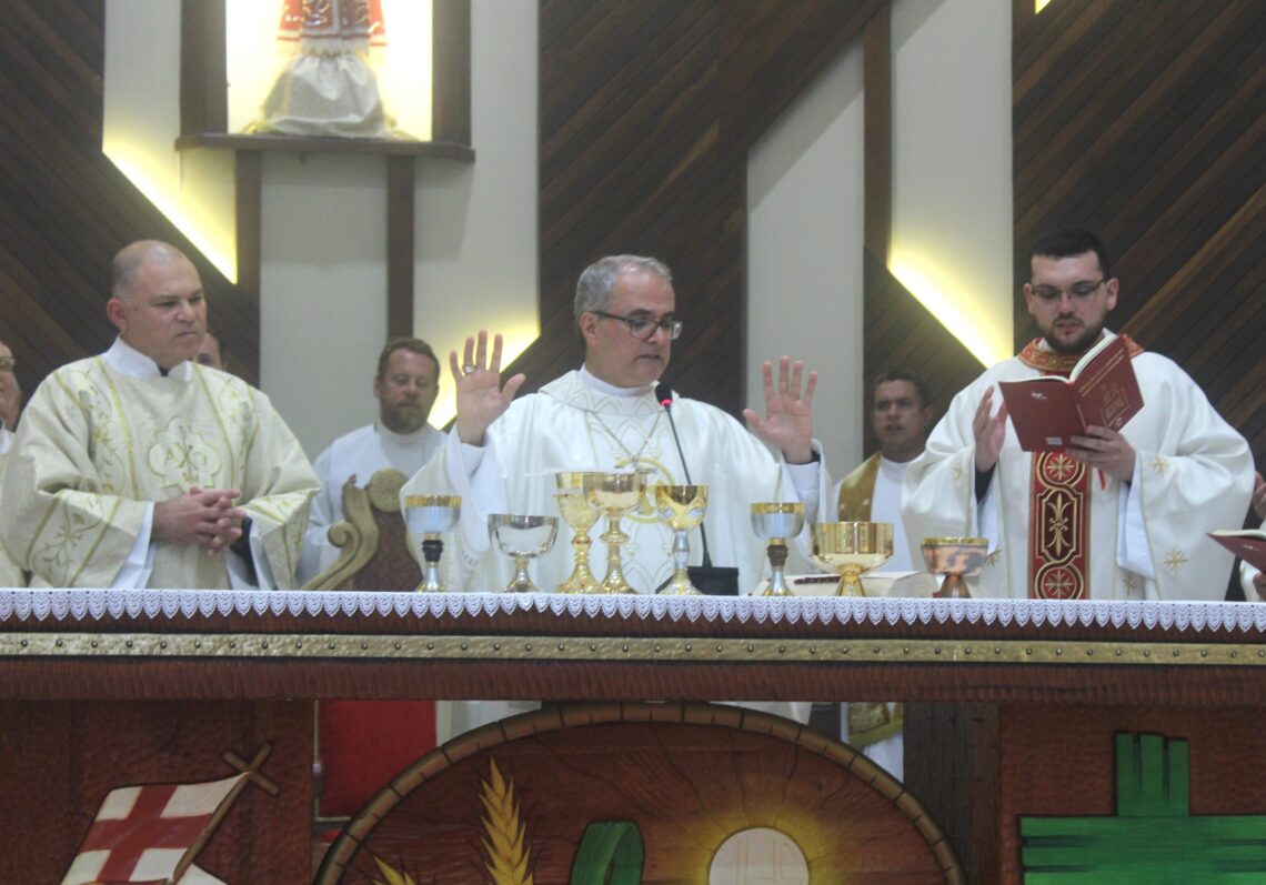 Padre Daniel é ordenado na Matriz Senhor Bom Jesus