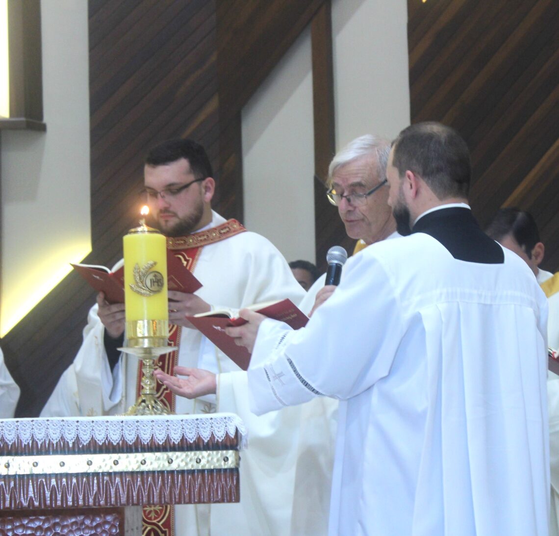 Padre Daniel é ordenado na Matriz Senhor Bom Jesus
