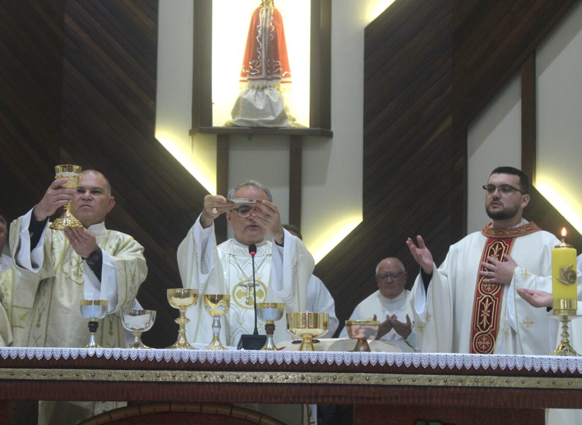 Padre Daniel é ordenado na Matriz Senhor Bom Jesus
