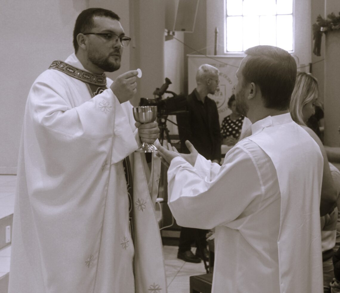 Padre Daniel é ordenado na Matriz Senhor Bom Jesus